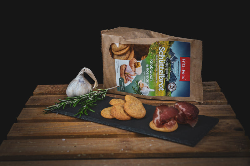 Mini Schüttelbrot with Garlic & Rosemary